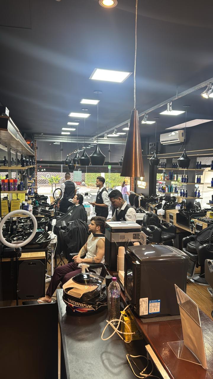 Corte masculino em barbearia em Perdizes e Tatuapé